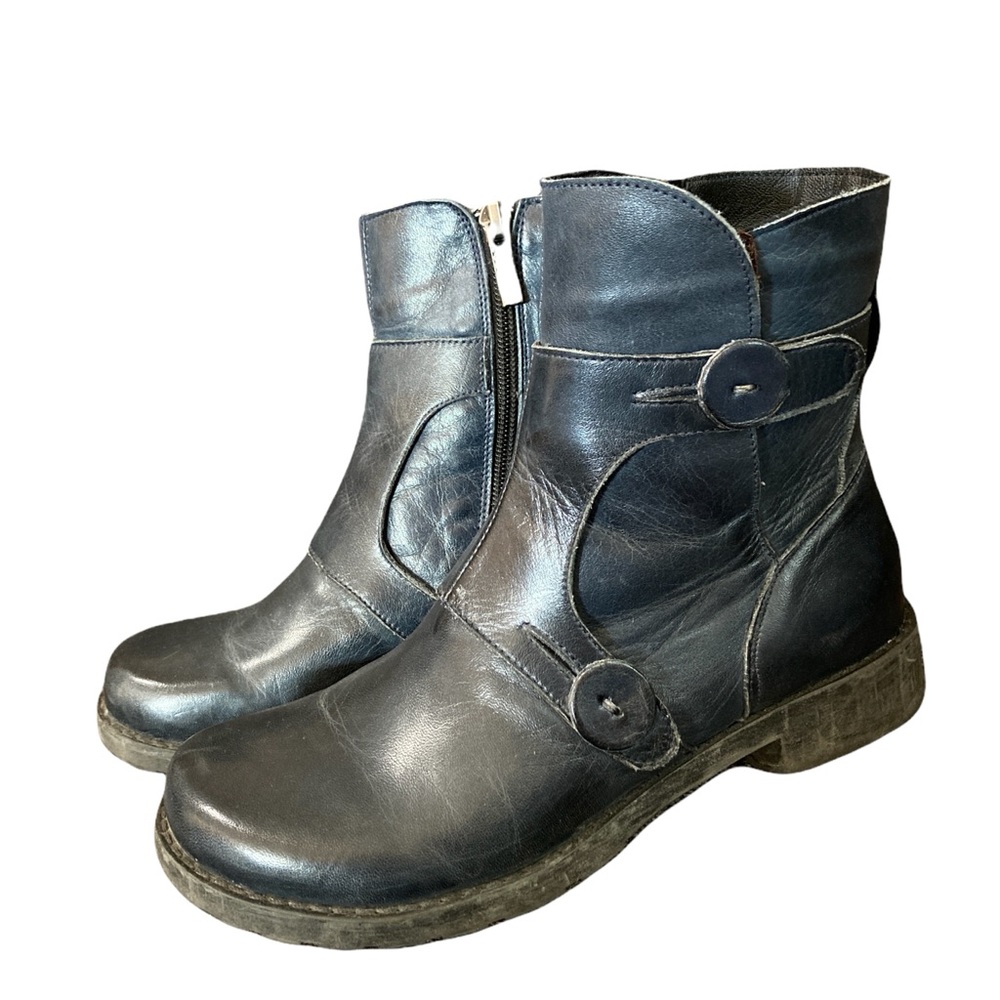 Jafa hand burnished Italian leather boots in dark gray. Size 6.5/37.